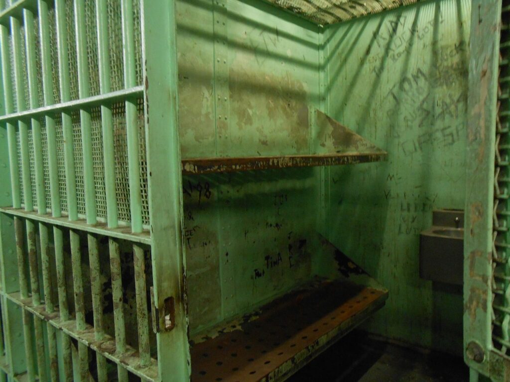 jail-penitentiary-429634_1280