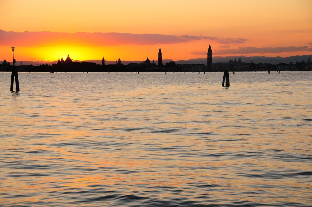 venice-sunset-1327520_1280