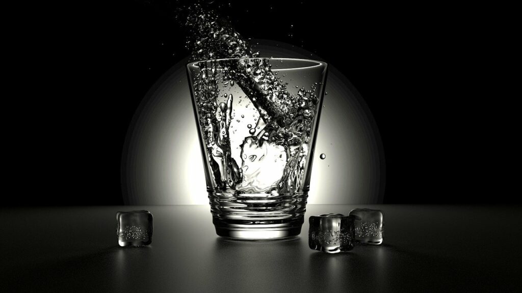 water-glass-2374311_1280