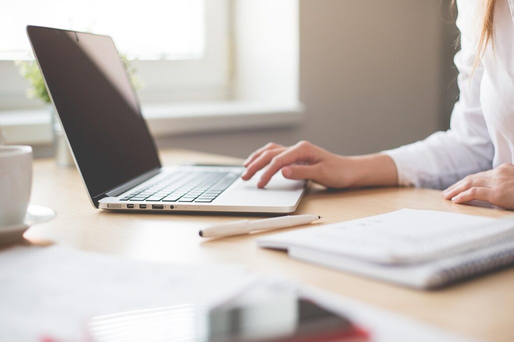 Due Diligence for Third-Park Risk Management - Businesswoman checking risk a laptop.